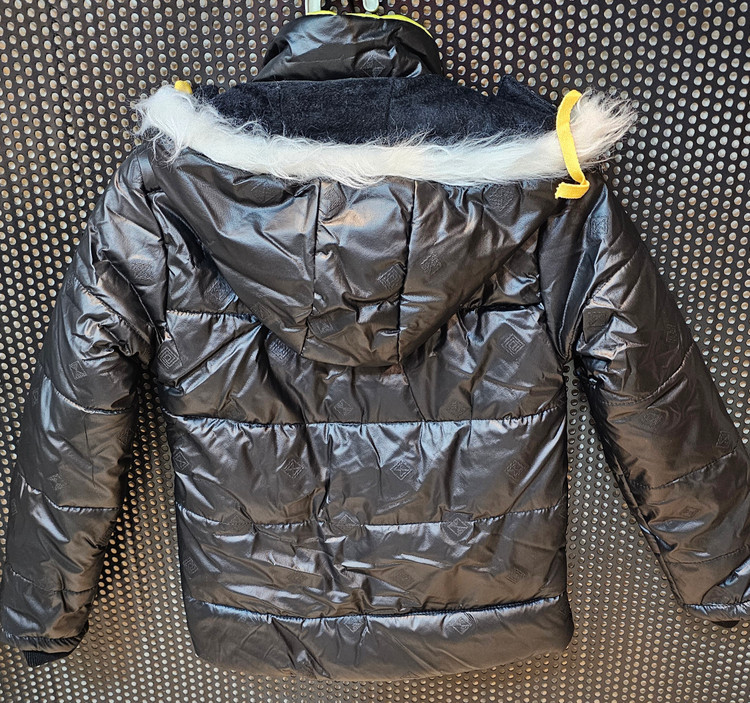 پشت کاپشن بچگانه